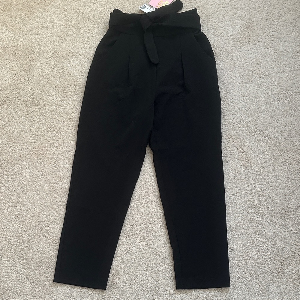 Leyden Black Ankle-Cropped Pants